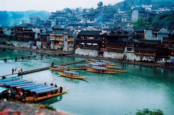 du lịch phượng hoàng cổ trấn