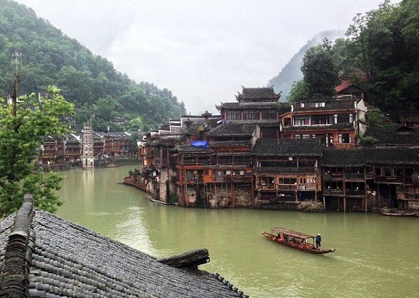 du lịch phượng hoàng cổ trấn 9