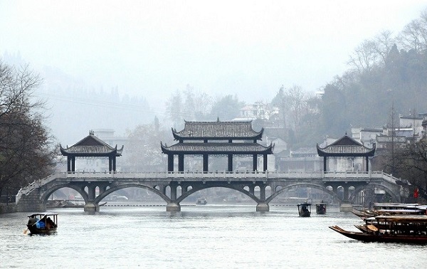 du lịch phượng hoàng cổ trấn 1