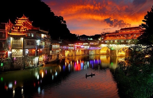 du lịch phượng hoàng cổ trấn 3