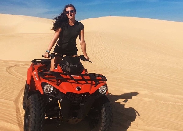 Trải nghiệm lái xe địa hình trên đồi cát ở Mũi Né.